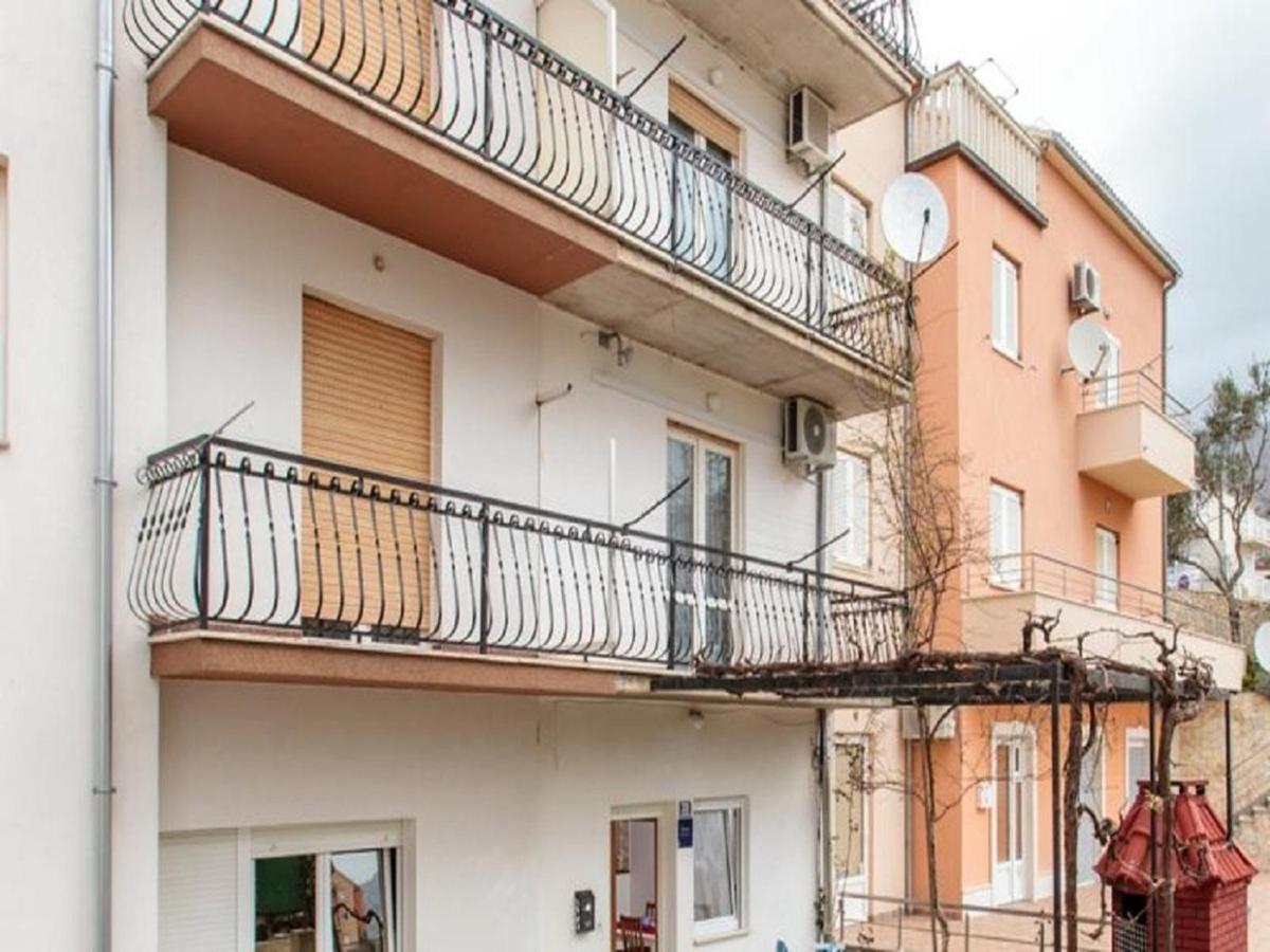 Apartment Knez 1 - 50 M From Beach Podstrana Exterior photo